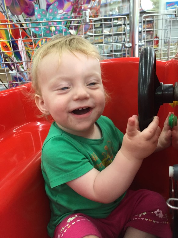 Ina im Rofu-Spielzeugladen in Eislingen